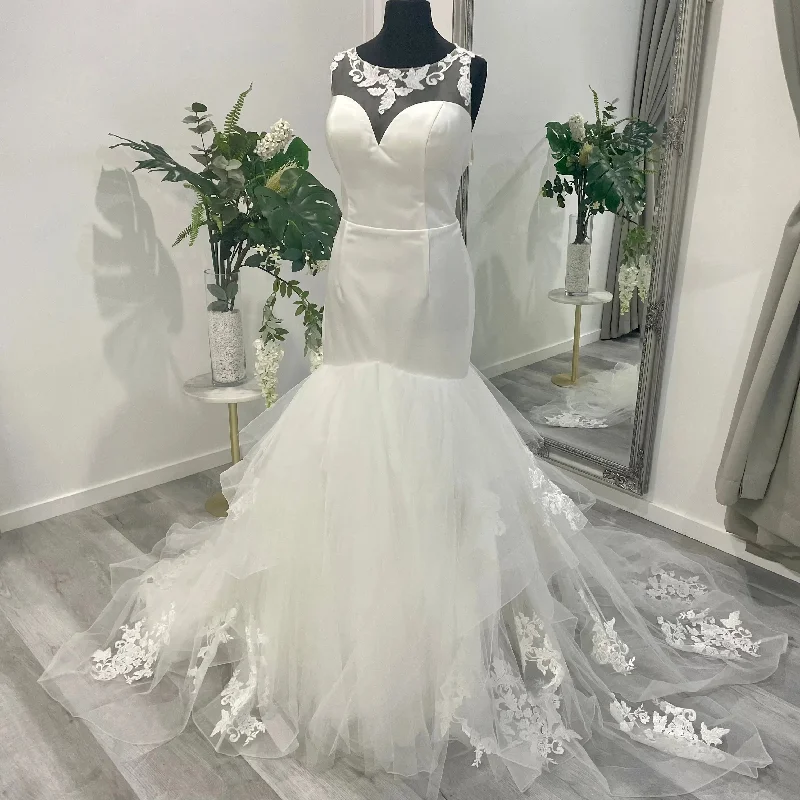 Stunning Iris Trumpet Couture Wedding Dresses Melbourne By Divine Bridal Lace Back Wedding